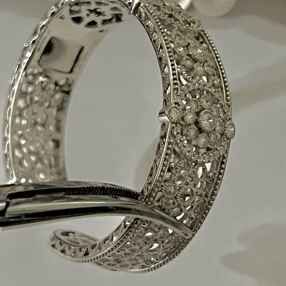 Judith Ripka large cuff bracelet - Picture 9 of 9